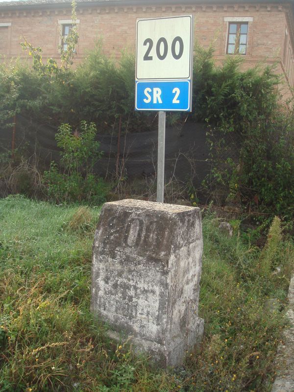 4572